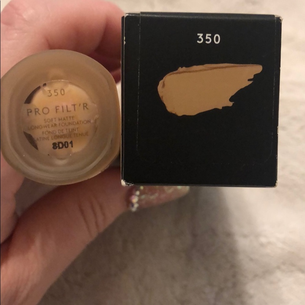 Fenty 350 Pro Filt’r Soft Matte Foundation - Picture 2 of 4